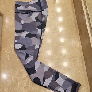 Victoria's Secret Sport Camo Print Leggings,  S